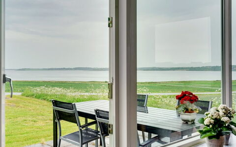 Ephra - 250M to the Fjord: Mar, Oceano, Silla, Vaso, Sombra, Costa, Madera Dura, Mueble Para Exteriores, Eco Hotel