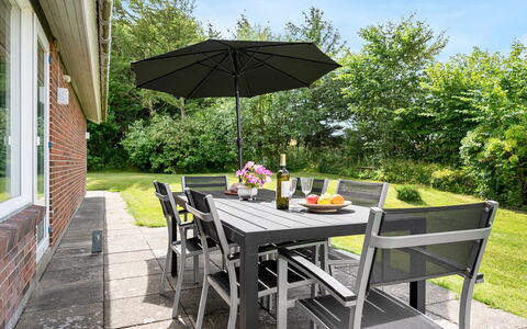 Ephra - 250M to the Fjord: Mueble, Mueble Para Exteriores, Mesa, Silla, Mesa Al Aire Libre, Cocina Y Comedor Mesa, Patio, Jardín, Mesa De Café, Planta De Casa