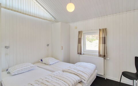 Rani - 800M from the Sea: Madera, Casa, Techo, Suelo, Habitación, Cama, Lecho, Sábana, Madera Dura, Marco De La Cama