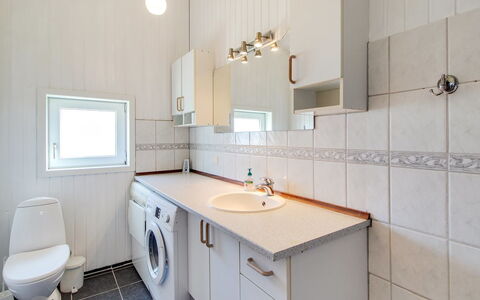 Rani - 800M from the Sea: Piso, Arreglo De Tubería, Suelo, Diseño De Interiores, Lavabo, Lavabo Del Baño, Grifo, Baño, Plomería, Techo