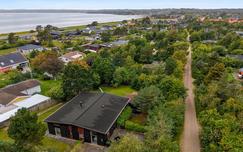 Ylvi - 250M from the Sea: Barrio Residencial, Paisaje, Vista Panorámica, Fotografía Aérea, Suburbio, Techo, Casa, Casa, El Terreno Del Lote, Asentamientos Humanos