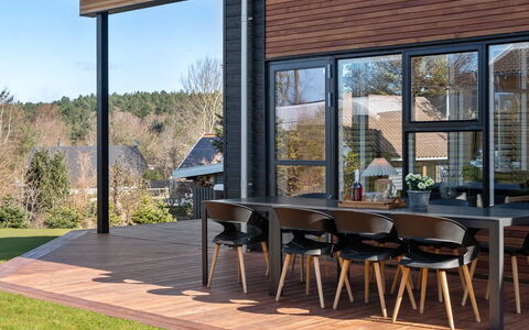 Ylvi - 250M from the Sea: Madera, Mueble, Suelos De Madera, Suelo, Silla, Madera Dura, Manchas De Madera, Cubierta, Porche, Vaso