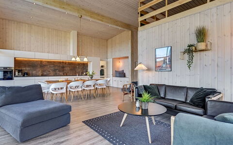 Ylvi - 250M from the Sea: Madera, Diseño De Interiores, Techo, Piso, Sala, Sofá, Habitación, Suelo, Suelos De Madera, Casa