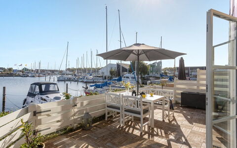 Goda - 5M from the Sea: Barrio Residencial, Techo, Suburbio, Entrada De Coches, Inmuebles, Tubo De Lámpara