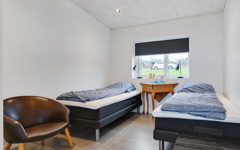 Anniina - 200M from the Sea: Suelo, Piso, Techo, Habitación, Diseño De Interiores, Cama, Habitación, Marco De La Cama, Lecho