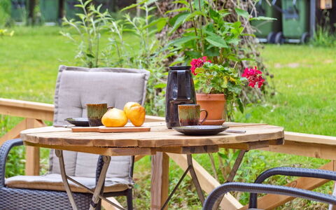 Reika - 1Km from the Sea: Mueble, Mueble Para Exteriores, Madera, Mesa, Silla, Mesa Al Aire Libre, Manchas De Madera, Madera Dura, Patio, Jardín