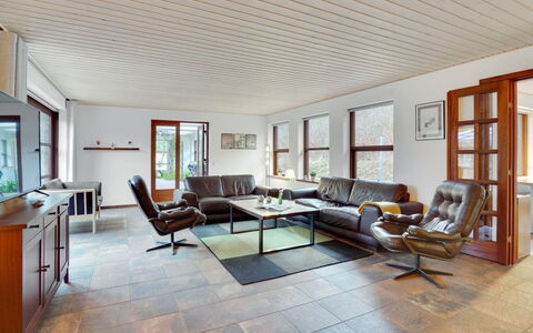 Toska: Piso, Pared, Suelo, Diseño De Interiores, Madera, Techo, Suelos De Madera, Encendiendo, Mueble, Suelo Laminado
