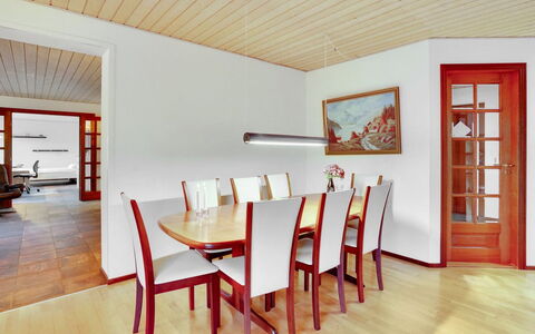 Toska: Piso, Pared, Suelo, Diseño De Interiores, Madera, Techo, Suelos De Madera, Encendiendo, Mueble, Suelo Laminado