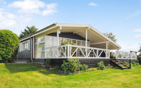 Annabeth - 300M to the Fjord: Porche, Cabaña, Inmuebles, Vía Muerta, Madera Dura, Cubierta, Estructura Al Aire Libre, Casa De Campo, Edificios Del Jardín