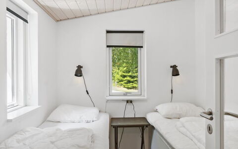 Self - 400M to the Fjord: Pared, Madera, Habitación, Cama, Techo, Diseño De Interiores, Suelo, Lecho, Sábana, Marco De La Cama