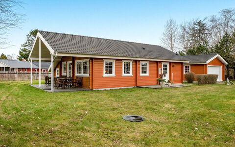 Goti - 1Km to the Fjord: Barrio Residencial, Techo, Suburbio, Entrada De Coches, Inmuebles, Tubo De Lámpara