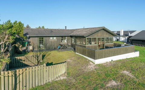 Annabell - 150M from the Sea: Mueble, Diseño De Interiores, Departamento, Piso, Suelo, Mesa, Silla, Habitación, Casa, Cocina Y Comedor Mesa