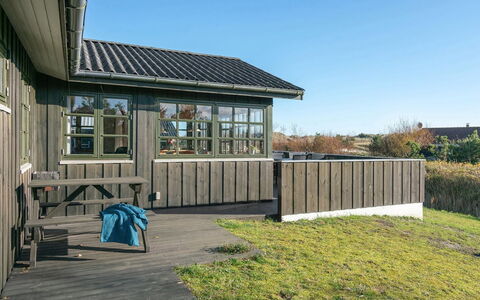 Annabell - 150M from the Sea: Mueble, Diseño De Interiores, Departamento, Piso, Suelo, Mesa, Silla, Habitación, Casa, Cocina Y Comedor Mesa