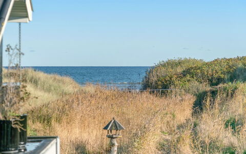 Annabell - 150M from the Sea: Mueble, Diseño De Interiores, Departamento, Piso, Suelo, Mesa, Silla, Habitación, Casa, Cocina Y Comedor Mesa