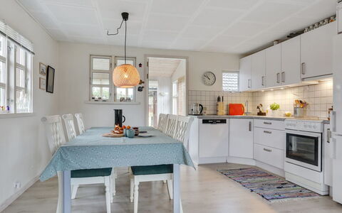 Skaghe - 200M from the Sea: Mueble, Diseño De Interiores, Piso, Lámpara, Cocina, Techo, Madera, Suelo, Mostrador, Silla