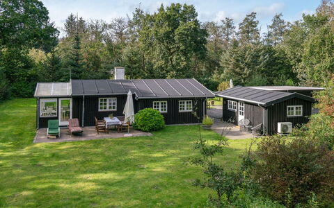 Arnborg - 2Km from the Sea: Arquitectura, Techo, Casa, Material Compuesto, La Luz Del Día, Vía Muerta, Entrada De Coches