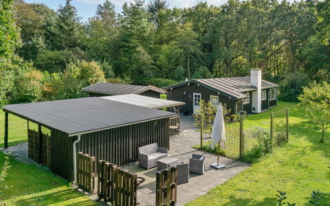Arnborg - 2Km from the Sea: Arquitectura, Techo, Casa, Material Compuesto, La Luz Del Día, Vía Muerta, Entrada De Coches