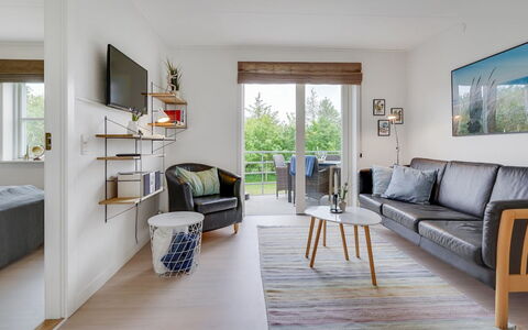 Sipi - 100M from the Sea: Mueble, Diseño De Interiores, Piso, Madera, Suelo, Sofá, Silla, Sala, Suelos De Madera, Mesa