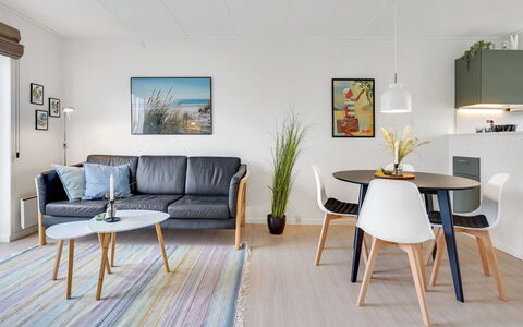Sipi - 100M from the Sea: Mueble, Diseño De Interiores, Piso, Sofá, Sala, Mesa, Madera, Suelo, Suelos De Madera, Silla