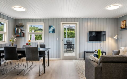 Kjartan - 1.2Km from the Sea: Diseño De Interiores, Madera, Piso, Techo, Mueble, Suelo, Casa, Suelos De Madera, Cocina Y Comedor Mesa, Comedor