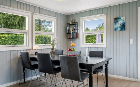 Kjartan - 1.2Km from the Sea: Madera, Diseño De Interiores, Piso, Techo, Suelo, Mueble, Suelos De Madera, Casa, Comedor, Lámpara