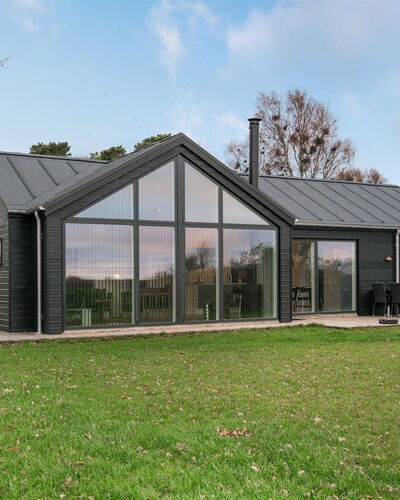 Timmi - 100M from the Sea