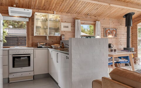 Jannus - 550M from the Sea: Cocina, Mueble, Mostrador, Madera, Piso, Aparato De Cocina, Electrodoméstico, Techo, Diseño De Interiores, Suelo