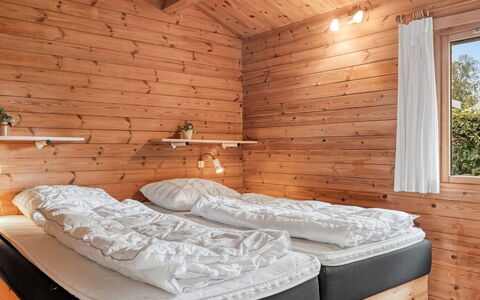 Jannus - 550M from the Sea: Madera, Manchas De Madera, Habitación, Madera Dura, Suelo, Tablón, Techo, Cama, Lecho, Cuarto De Troncos