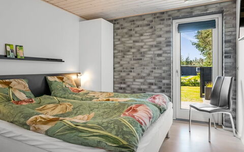 Elviira - 350M from the Sea: Diseño De Interiores, Pared, Piso, Mueble, Madera, Techo, Suelo, Cama, Habitación, Habitación