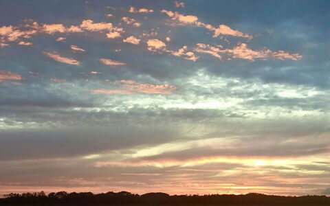 Lenard - 400M from the Sea: Nube, Cielo, Resplandor Crepuscular, Tiempo De Día, Naturaleza, Horizonte, Naranja, Puesta De Sol, Oscuridad, Fenómeno Atmosférico