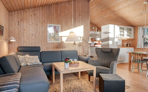 Mea - from the Sea: Mueble, Madera, Diseño De Interiores, Casa, Sala, Techo, Casa, Sofá, Habitación, Cabaña