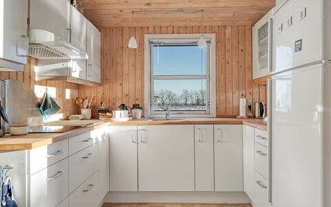 Mea - from the Sea: Aparato De Cocina, Cocina, Piso, Electrodoméstico, Madera, Mostrador, Diseño De Interiores, Techo, Gabinetes, Suelo