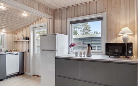 Sissa - 1.5Km from the Sea: Madera, Aparato De Cocina, Electrodoméstico, Cocina, Piso, Electrodoméstico, Mostrador, Diseño De Interiores, Suelo, Casa