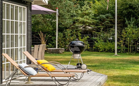 Fido - 300M from the Sea: Mueble Para Exteriores, Mueble, Jardín, Silla, Césped, Sombra, Patio, Sunlounger, Yarda, Paisajismo