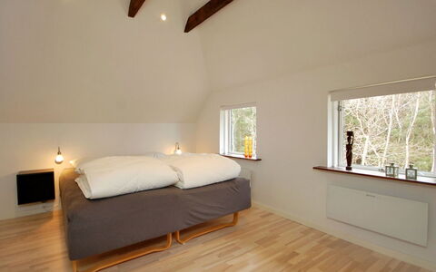Rigitte - 1.5Km from the Sea: Piso, Diseño De Interiores, Suelo, Cama, Pared, Habitación, Mueble, Madera, Techo, Suelos De Madera