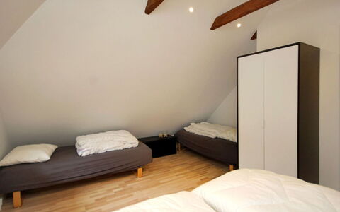 Rigitte - 1.5Km from the Sea: Cama, Habitación, Suelo, Piso, Lecho, Sábana, Madera, Diseño De Interiores, Mueble, Habitación