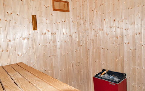 Agneta - 750M from the Sea: Madera, Casa, Porche, Cubierta, Madera Dura, Techo, Manchas De Madera, Suelos De Madera, Eco Hotel
