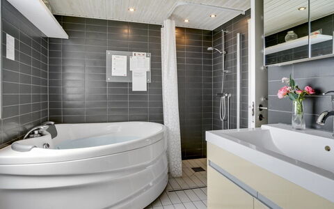 Edel - 650M from the Sea: Piso, Arreglo De Tubería, Diseño De Interiores, Baño, Suelo, Lavabo, Lavabo Del Baño, Grifo, Plomería, Mueble De Baño