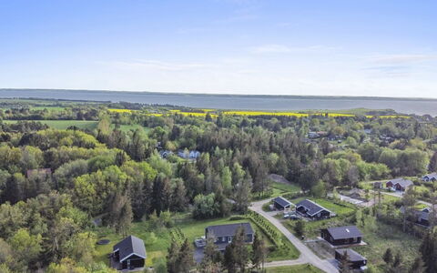 Eireen - 600M to the Fjord: Barrio Residencial, Techo, Suburbio, Entrada De Coches, Inmuebles, Tubo De Lámpara
