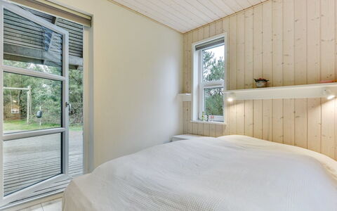 Anethe - 100M to the Fjord: Madera, Piso, Techo, Suelo, Diseño De Interiores, Casa, Habitación, Suelos De Madera, Habitación, Cama