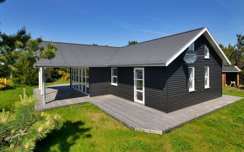 Anethe - 100M to the Fjord: Techo, Casa, Casa, Cabaña, Vía Muerta, Puerta, Porche, Casa De Campo, Césped, Edificios Del Jardín
