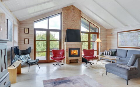 Andri - 600M to the Fjord: Madera, Mueble, Sala, Diseño De Interiores, Sofá, Techo, Casa, Habitación, Silla