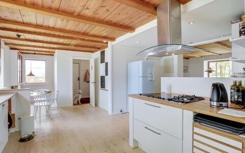 Nella - 1.2Km from the Sea: Piso, Mueble, Diseño De Interiores, Cocina, Madera, Mostrador, Suelo, Techo, Suelos De Madera, Gabinetes