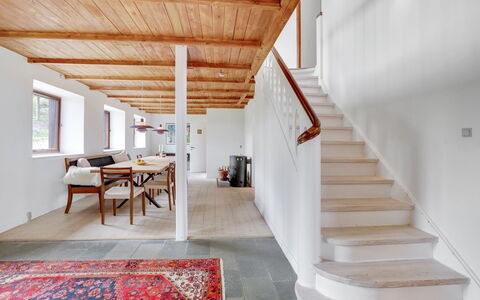 Nella - 1.2Km from the Sea: Piso, Suelo, Madera, Suelos De Madera, Diseño De Interiores, Techo, Puerta, Casa, Madera Dura, Suelo Laminado