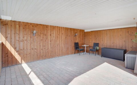 Bitta - 500M from the Sea: Mueble, Diseño De Interiores, Silla, Piso, Mesa, Recurso, Suelo, Techo, Habitación, Eco Hotel