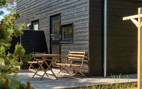 Gunnor - 1.3Km from the Sea: Mueble, Diseño De Interiores, Silla, Piso, Mesa, Recurso, Suelo, Techo, Habitación, Eco Hotel