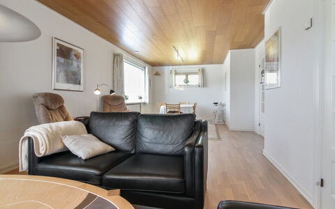 Heilgard - 500M from the Sea: Madera, Techo, Arquitectura, Casa, Casa, Cabaña, Vía Muerta, Madera Dura, Pendiente, Inmuebles