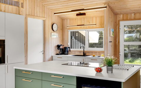Ellen - 289M from the Sea: Aparato De Cocina, Cocina, Mostrador, Diseño De Interiores, Electrodoméstico, Madera, Mueble, Piso, Gabinetes, Electrodoméstico