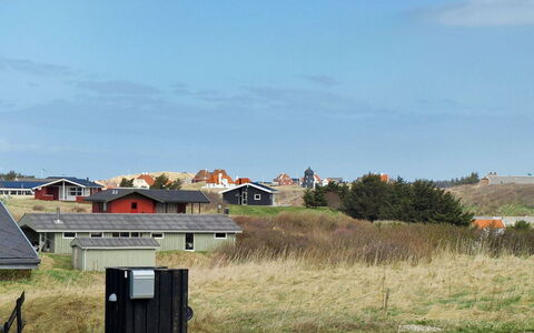 Alana - 346M from the Sea: Techo, Casa, Casa, Cabaña, Vía Muerta, Inmuebles, Entrada De Coches, Edificios Del Jardín, Yarda, Cobertizo