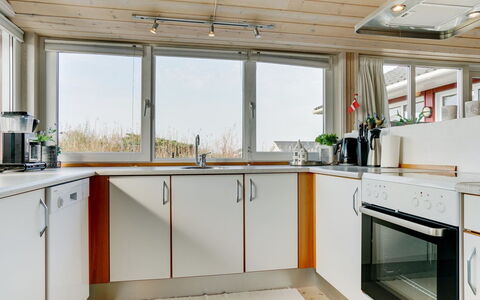 Iacobus - 400M from the Sea: Cocina, Diseño De Interiores, Piso, Madera, Techo, Mostrador, Mueble, Aparato De Cocina, Suelo, Electrodoméstico